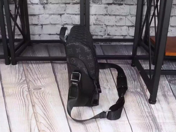 ルイヴィトン ショルダーバッグ スーパーコピー M40510 モノグラム エクリプス メッセンジャーヴォワヤージュMM コレクションモデル